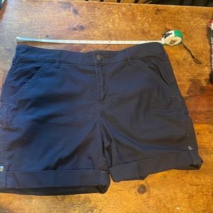 Women’s Carhartt shorts. Size 18